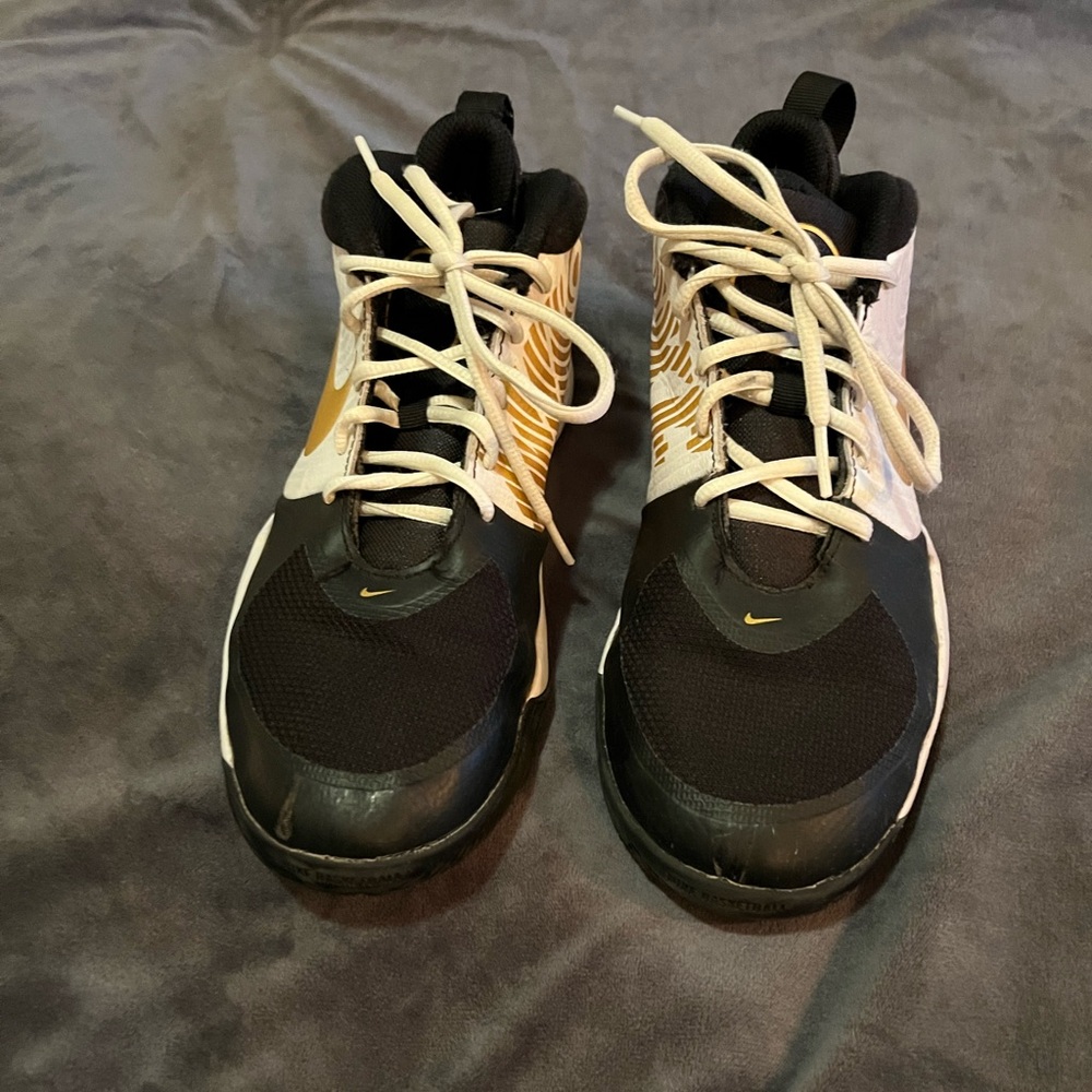 Nike boys basketball shoes